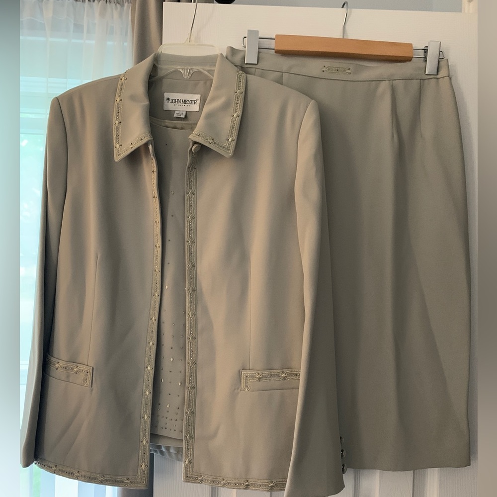 NWT! Beautiful 3-piece dressy suit-skirt, sleeveless top, and jacket